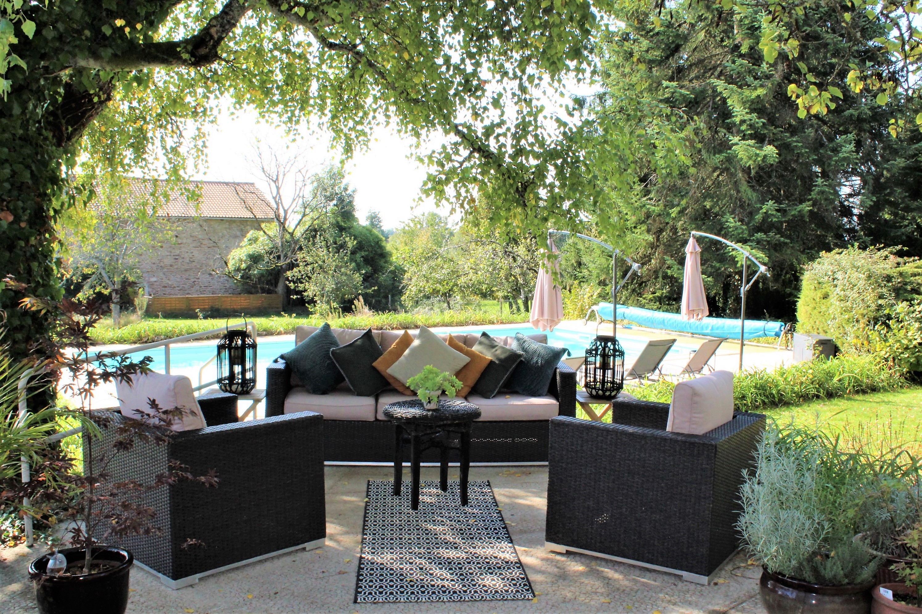 Private terrace and pool at Beaux Souvenirs adults-only gîte, Dordogne