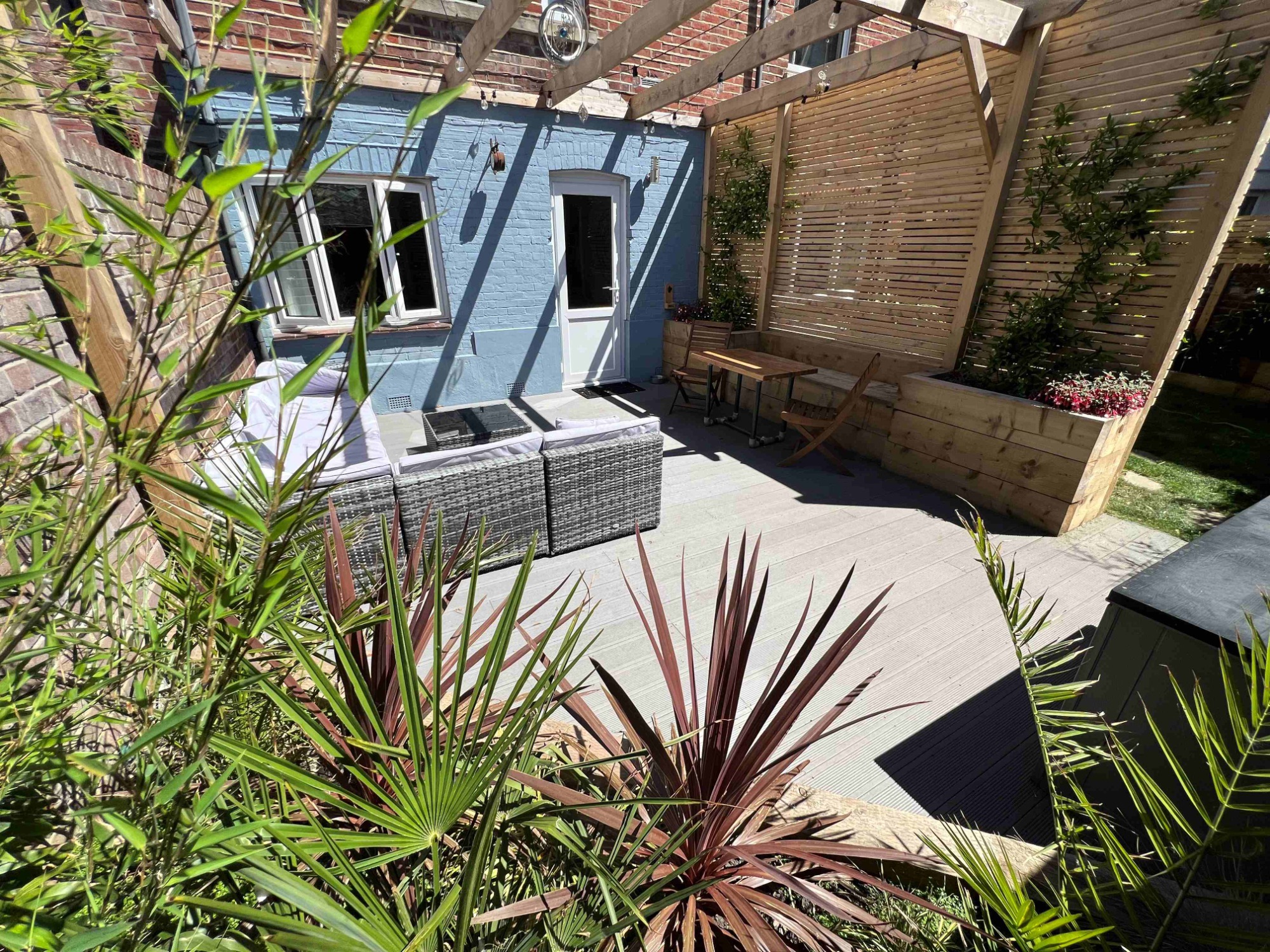 holiday rentals in portsmouth, plants and the deck at the garden apartment
