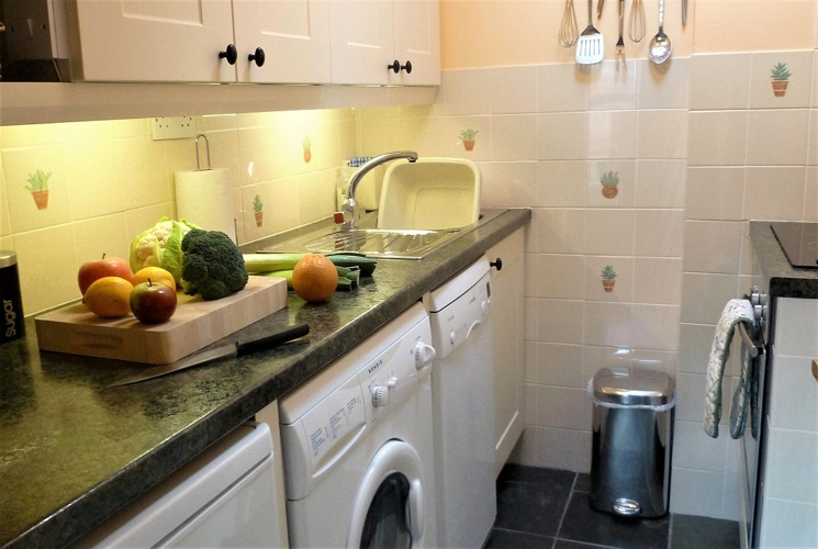 www.coachmans-cottage.com Coachmans Cottage Steeple Ashton Wiltshire BA14 6HH 1 bedroom self catering cottage for 2 guests