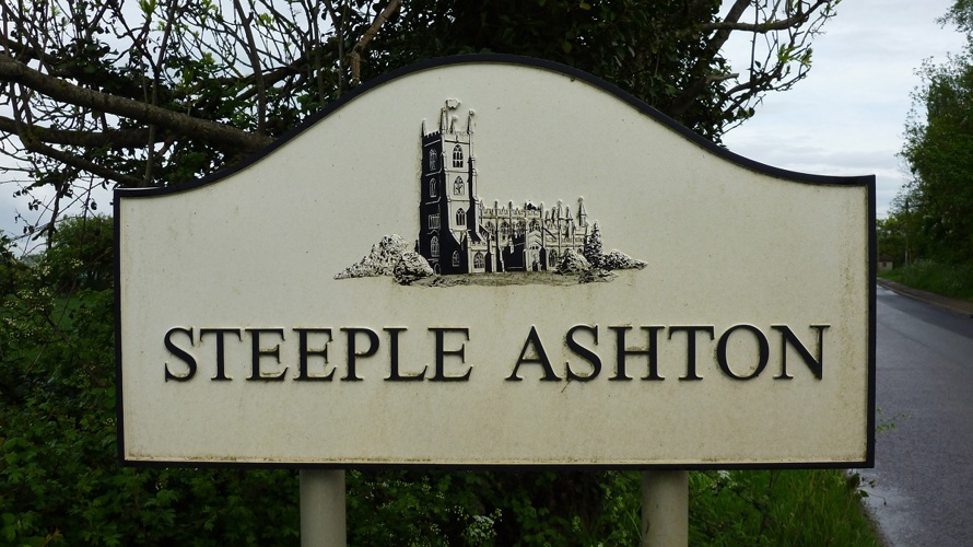 www.coachmans-cottage.com Steeple Ashton sign Coachmans Cottage Steeple Ashton Wiltshire BA14 6HH 1 bedroom self catering cottage for 2 guests